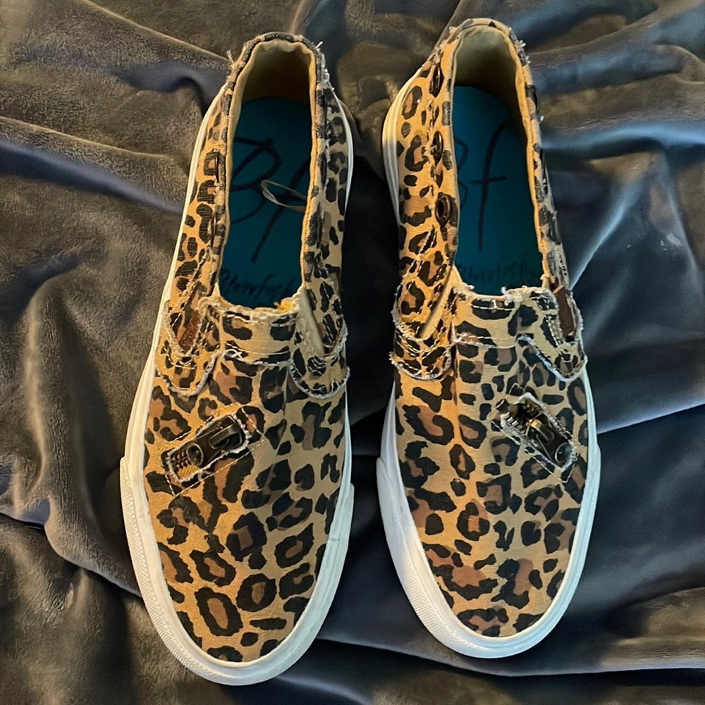 Blowfish leopard print 5.5